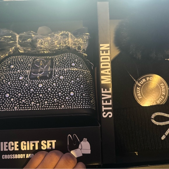 Black on black bag and hat set 🖤 Steve Madden 📍 - Picture 2 of 2